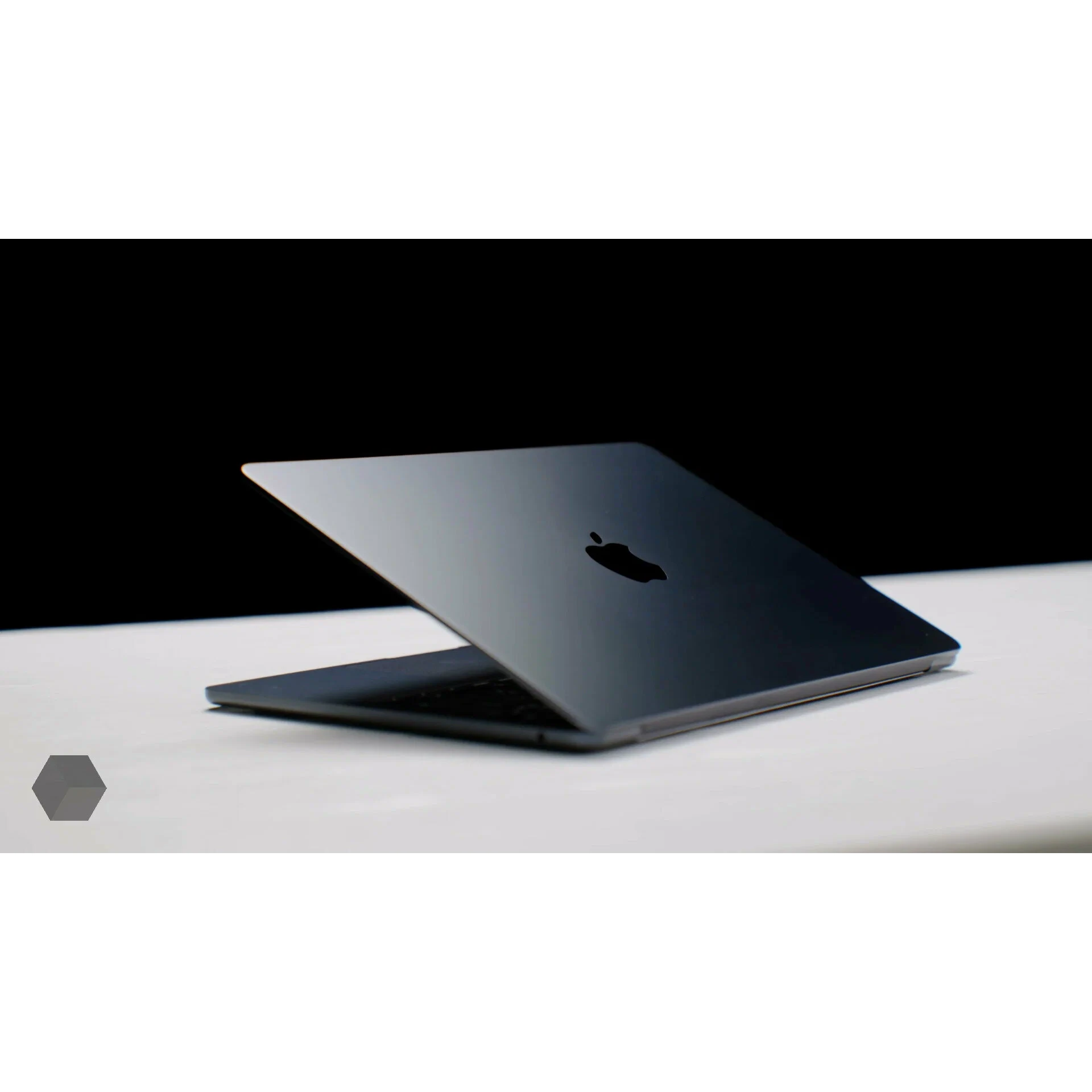 Ноутбук Apple MacBook Air 13 2020 (M1, 8/256 GB, SSD) (MGN63) space grey (темно-серый). изображение 9