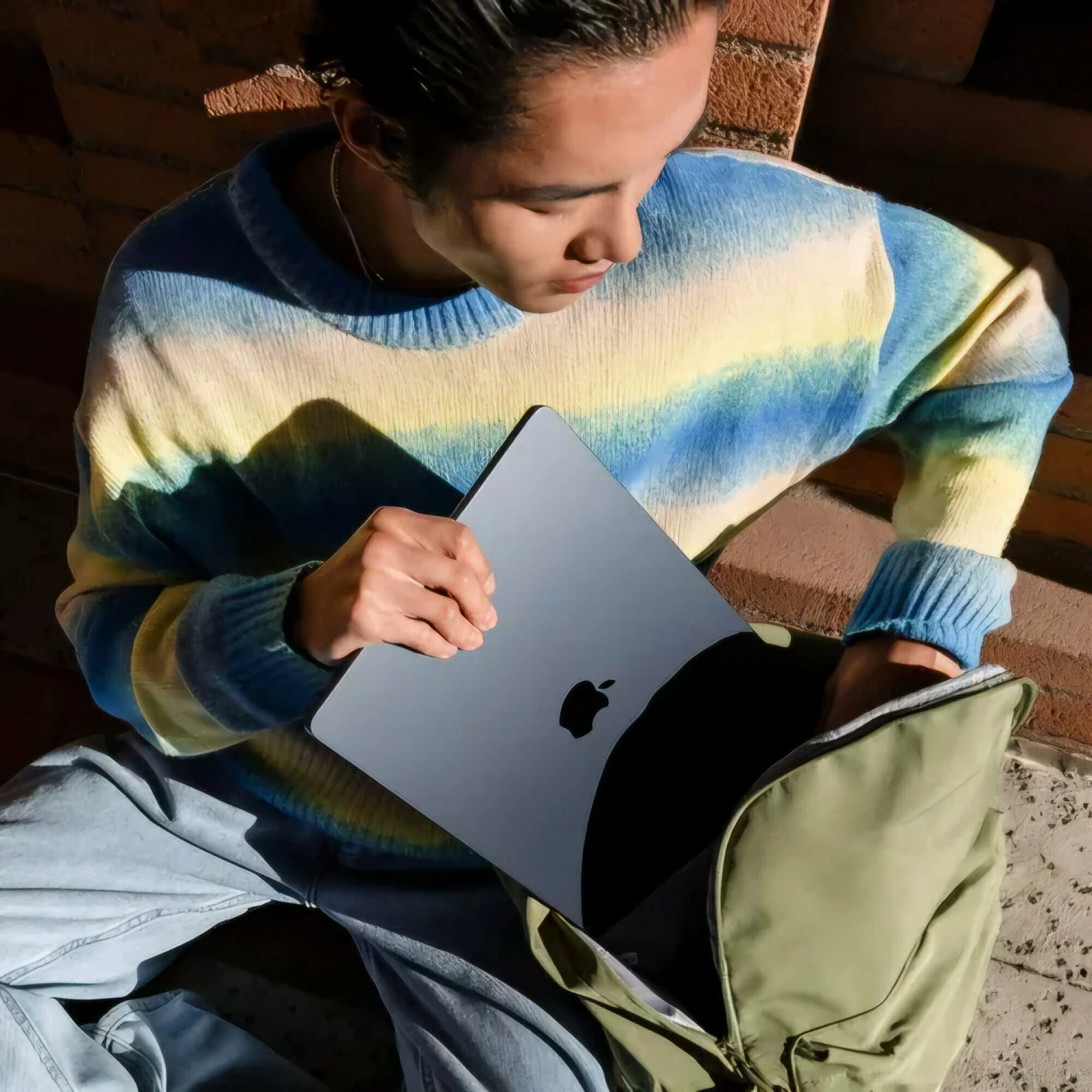 Ноутбук MacBook Air 15' M3/16/256GB Starlight MC9F4 (с русской раскладкой) изображение 6